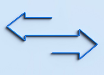 Das Bild zeigt zwei Pfeile, die in entgegengesetzte Richtungen zeigen.